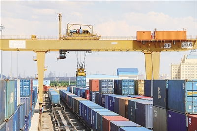 滿洲里站進(jìn)出口運(yùn)量突破1000萬噸，貨物貿(mào)易持續(xù)增長(zhǎng)